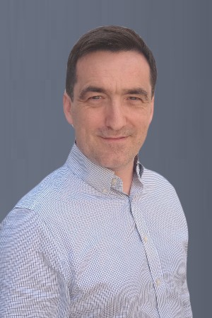 Cadeirydd y Cyngor Ceiropracteg Cyffredinol, Jonathan McShane