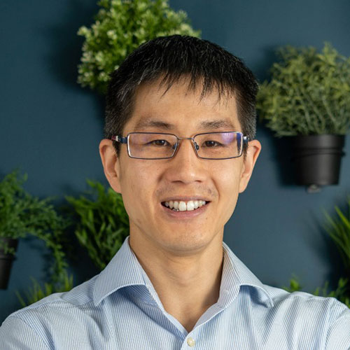 Ceiropractydd cofrestredig Ray Chan