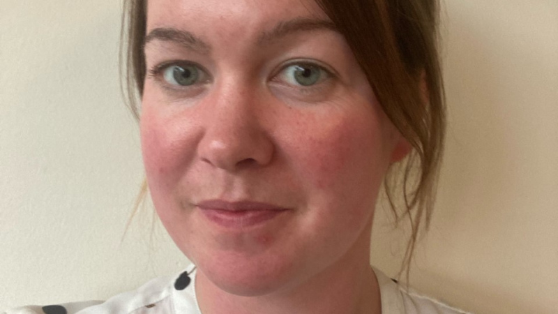 Yn ein blog diweddaraf, mae Fay Waiting yn esbonio sut y gall cefnogi cleifion i gymryd rôl weithredol yn eu hiechyd arwain at ganlyniadau gwell a phrofiad gwell i gleifion.